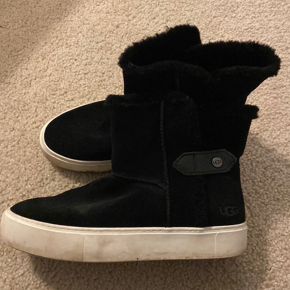 Ugg fleece lined shoe